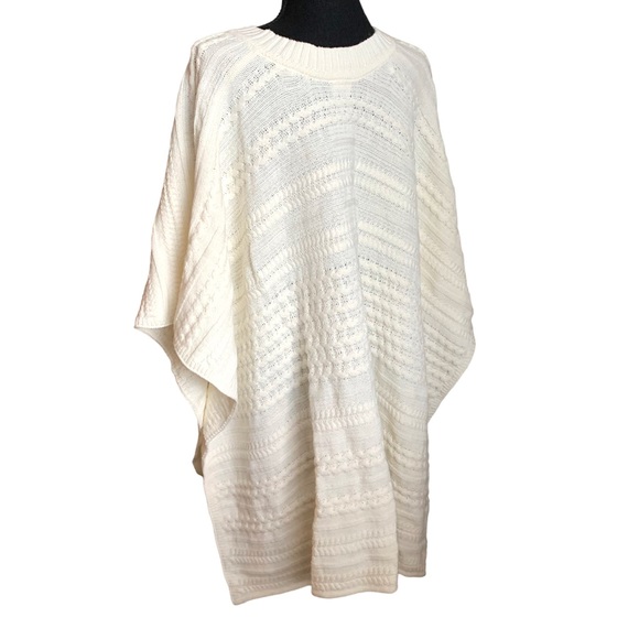 CAbi winter white poncho #4418 - Picture 4 of 8